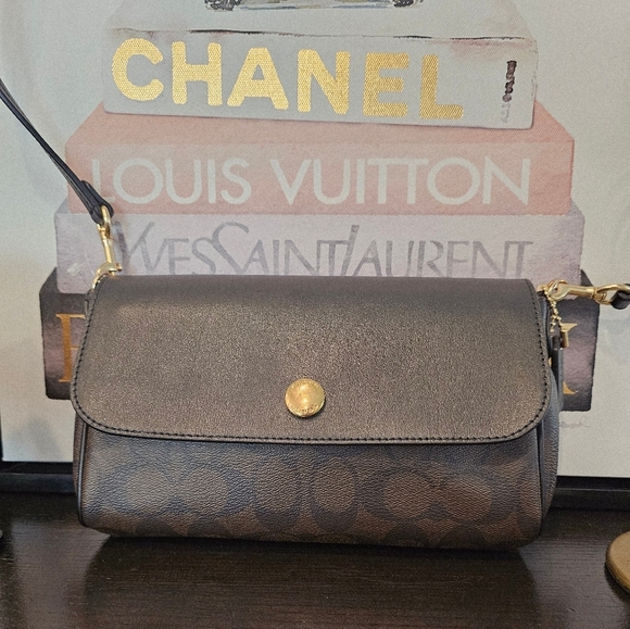 Coach Signature Reversable Black and Brown Crossbody Bag - Picture 1 of 14